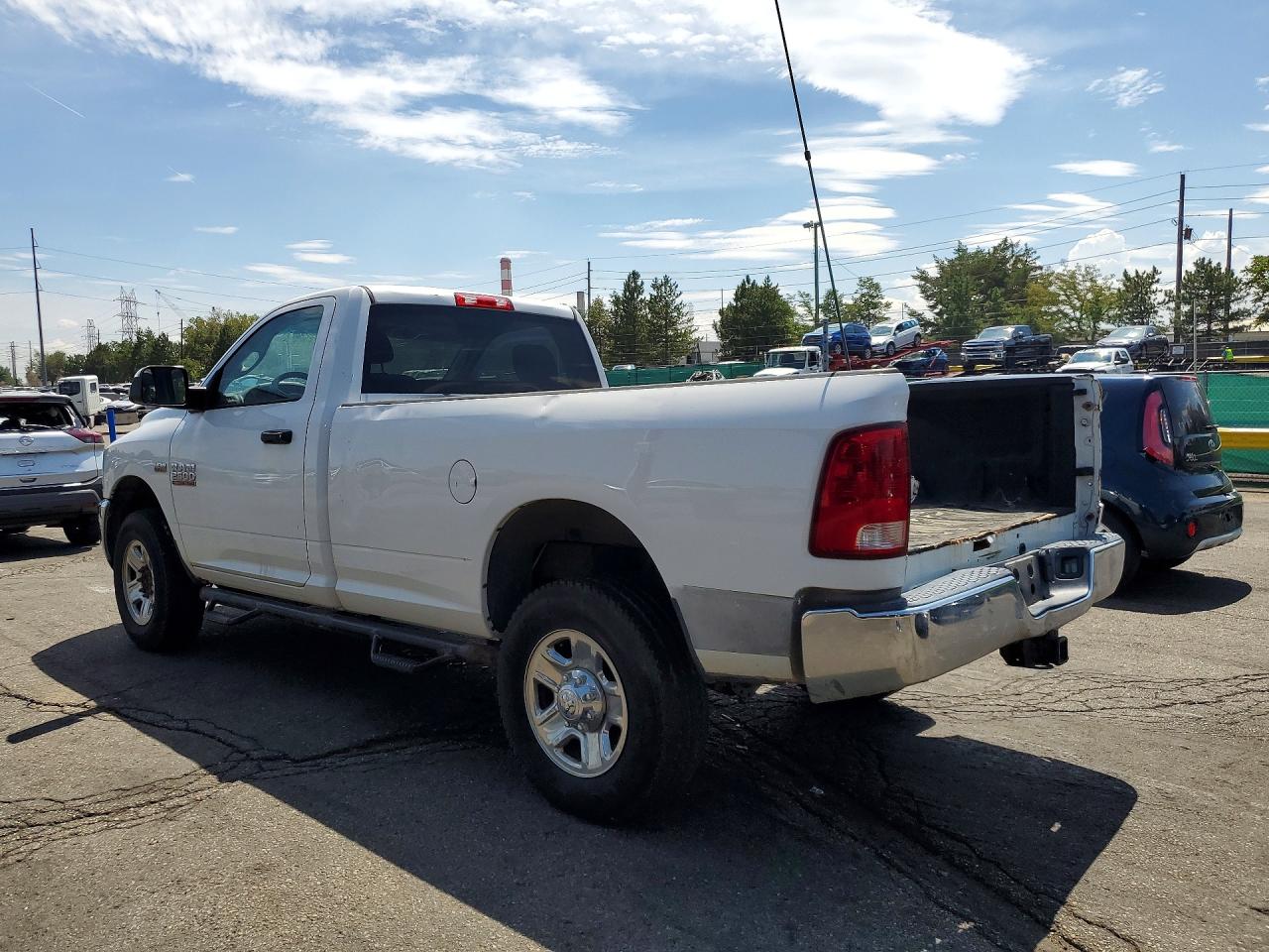 2015 RAM 2500 ST — снимка 2