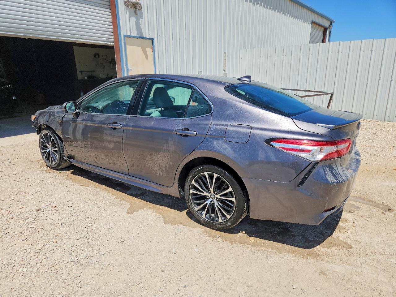 2020 TOYOTA CAMRY SE — снимка 2