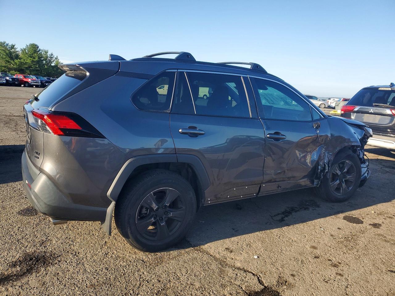 2023 TOYOTA RAV4 XLE — снимка 3