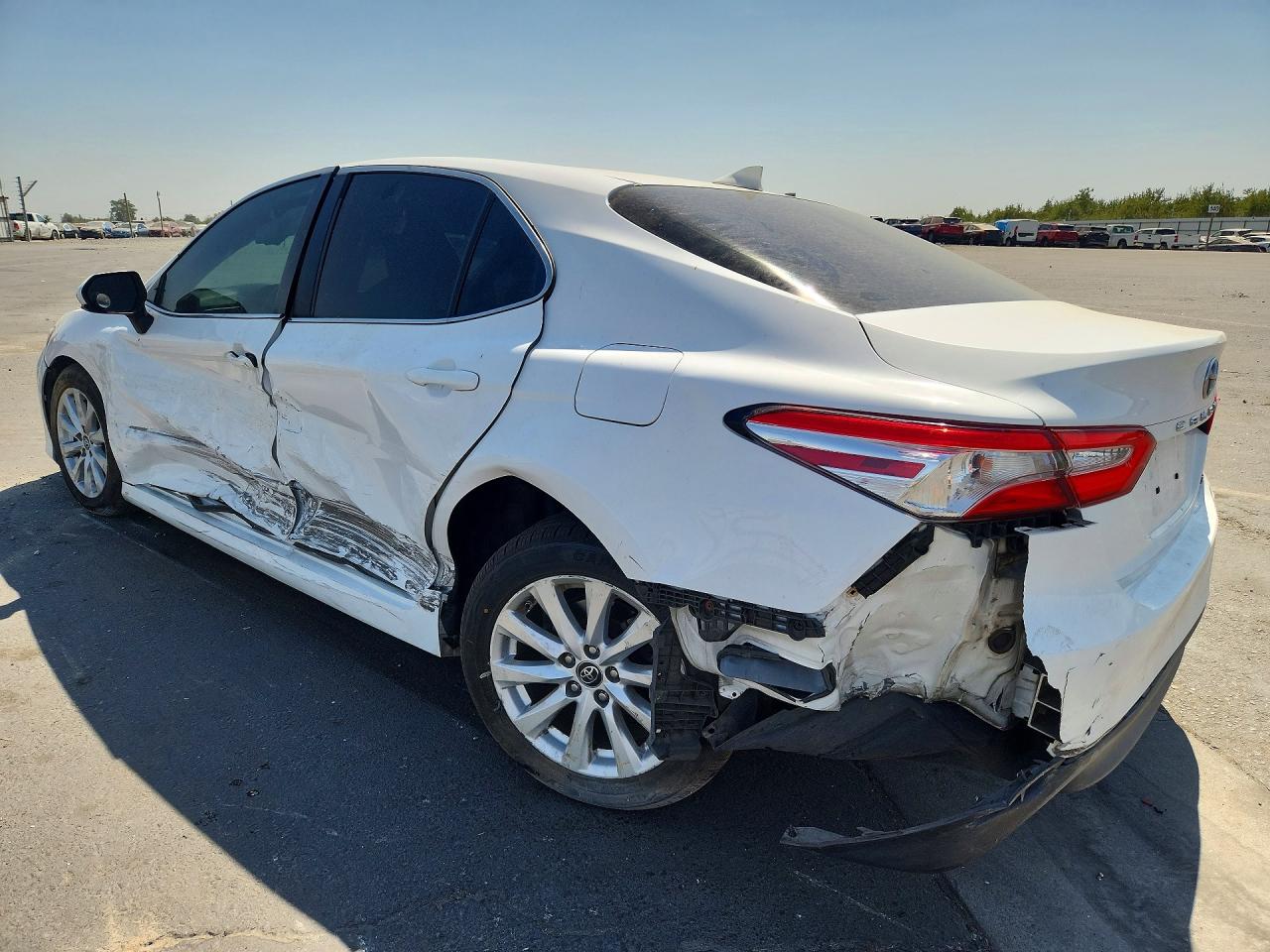 2019 TOYOTA CAMRY LE — снимка 2