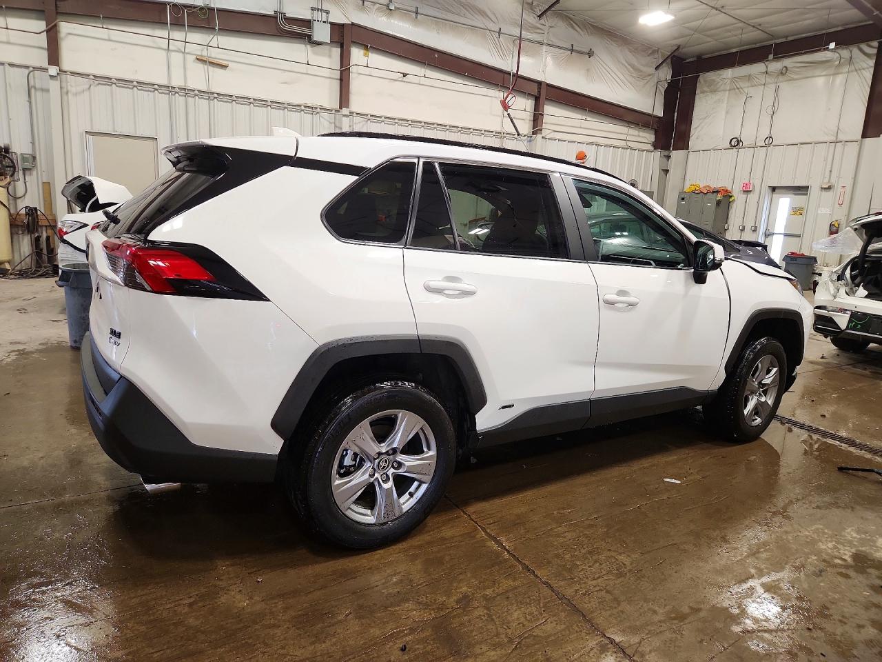 2025 TOYOTA RAV4 HYBRID XLE — снимка 3