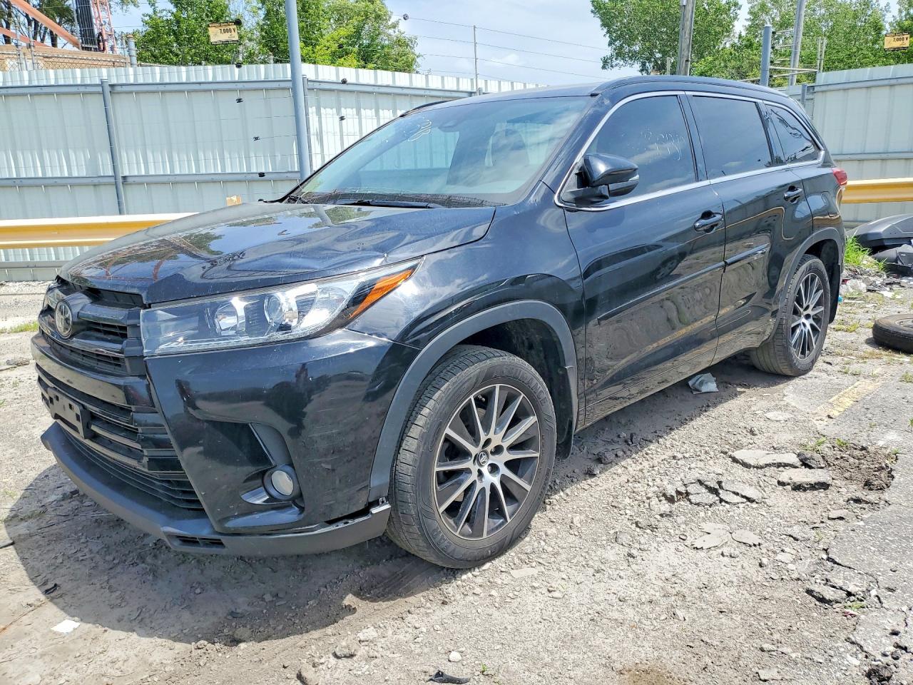 2017 TOYOTA HIGHLANDER SE