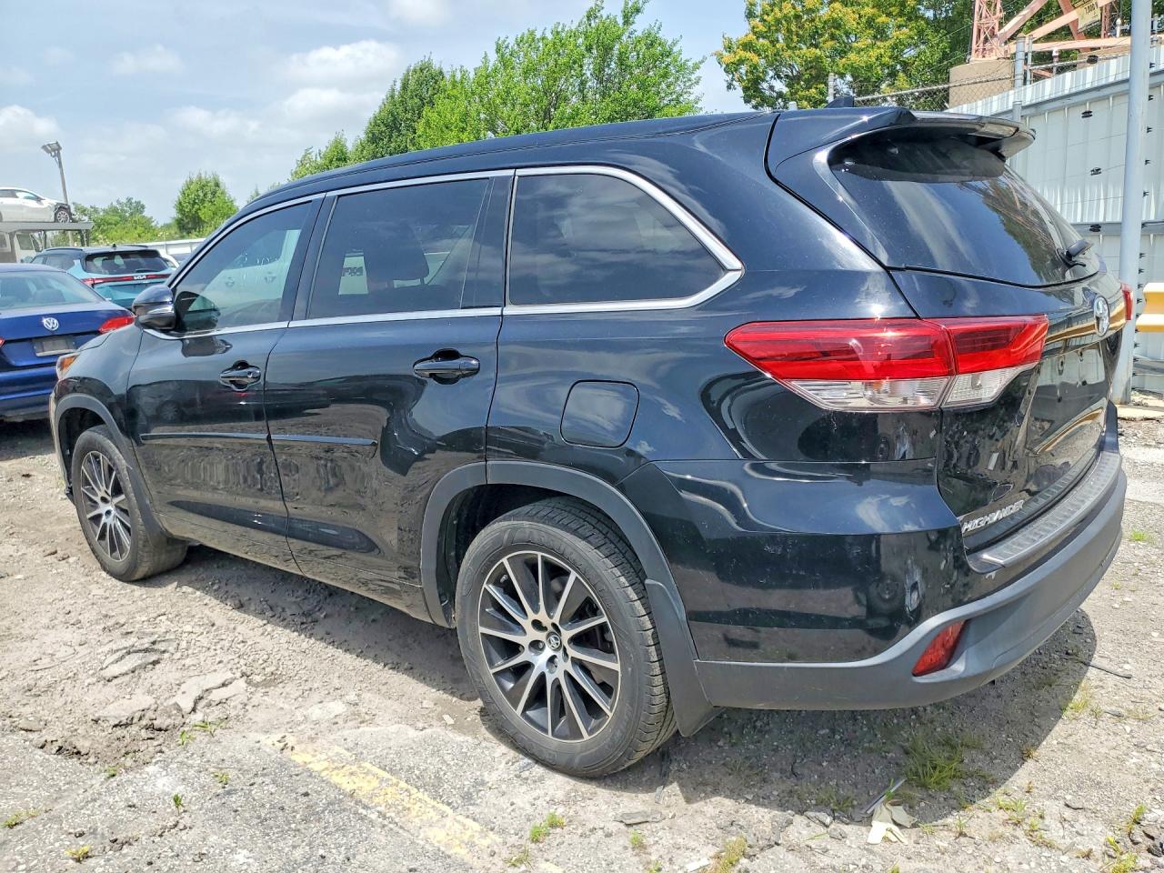 2017 TOYOTA HIGHLANDER SE — снимка 2