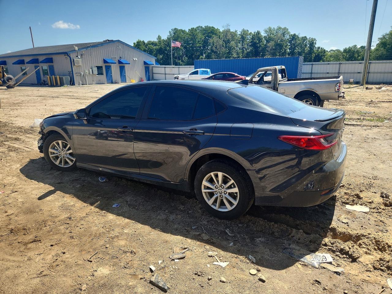 2025 TOYOTA CAMRY LE — снимка 2