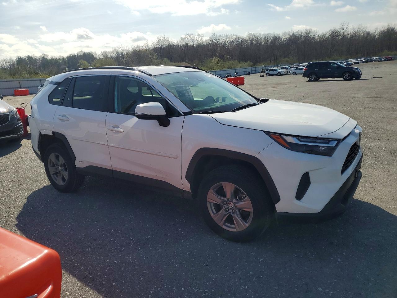 2024 TOYOTA RAV4 LE — снимка 4