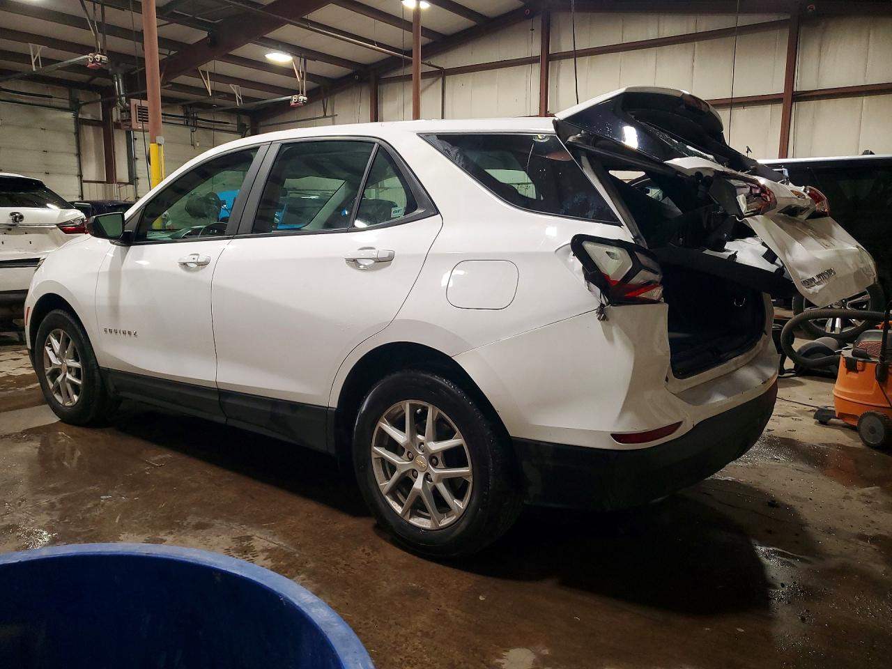 2023 CHEVROLET EQUINOX LS — снимка 2