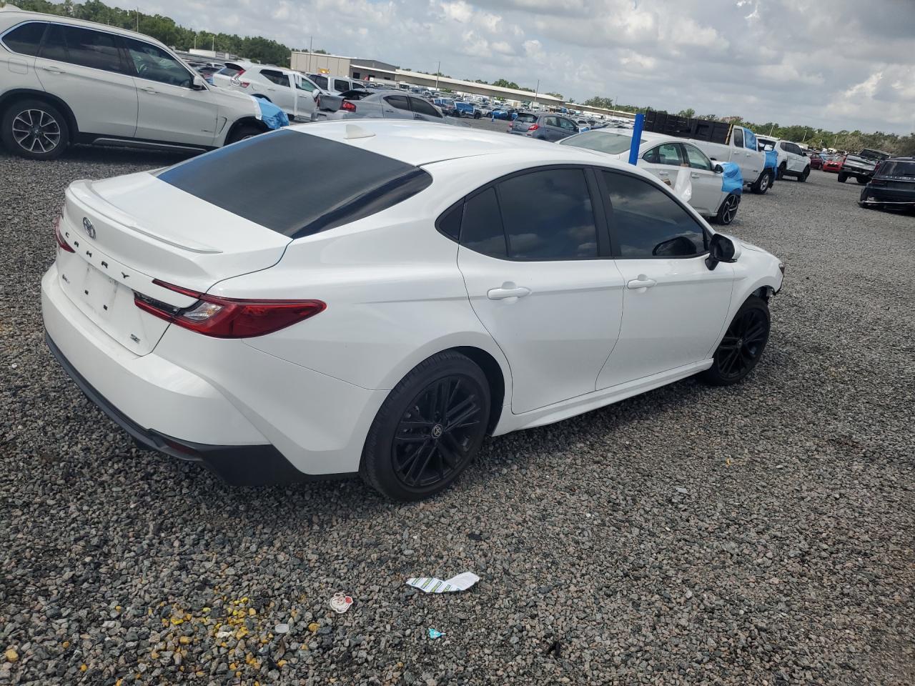 2026 TOYOTA CAMRY SE — снимка 3
