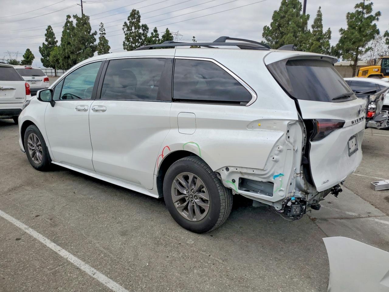 2023 TOYOTA SIENNA XLE — снимка 2