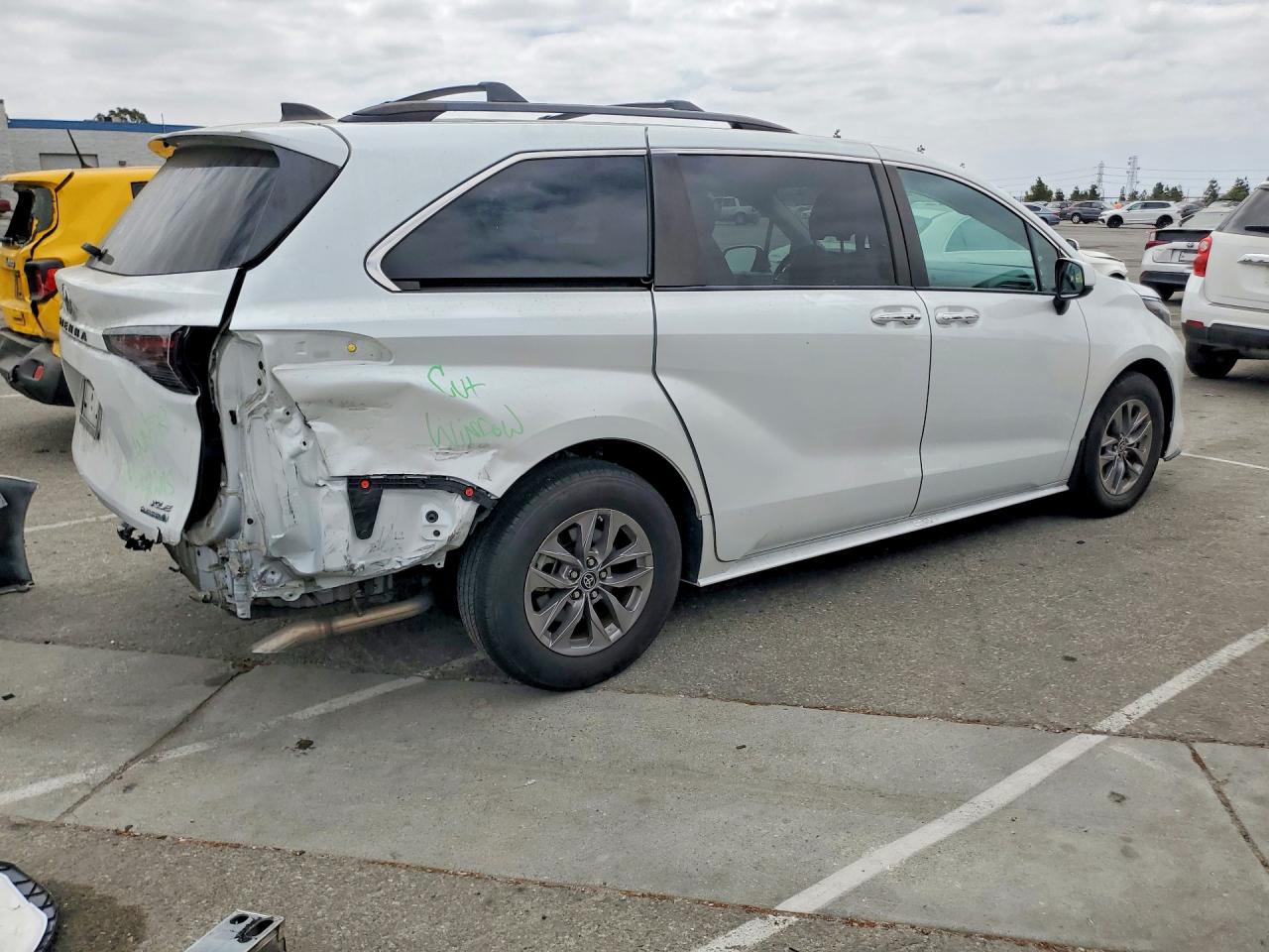 2023 TOYOTA SIENNA XLE — снимка 3