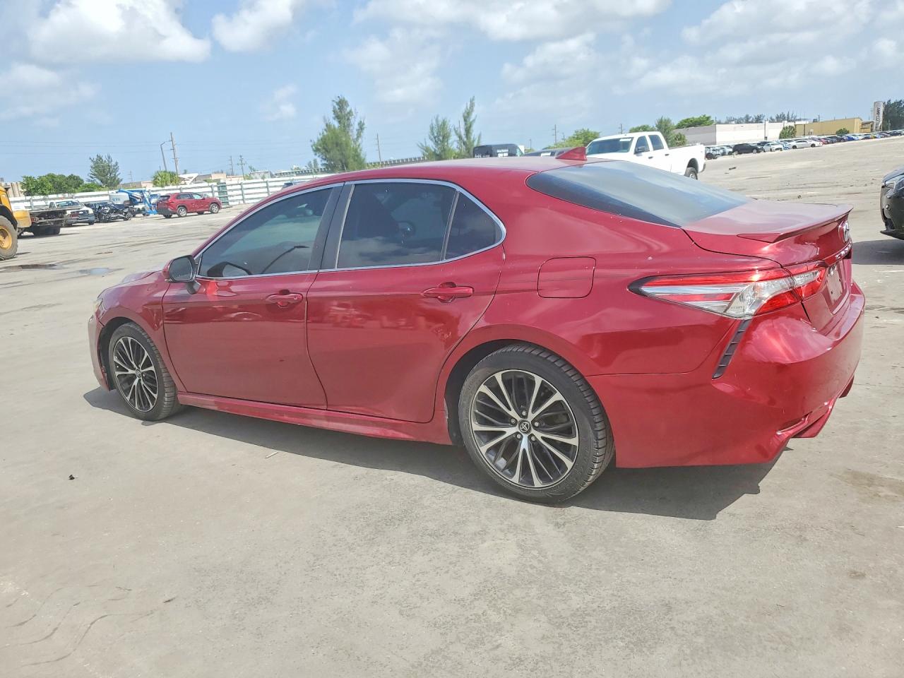 2018 TOYOTA CAMRY SE — снимка 2