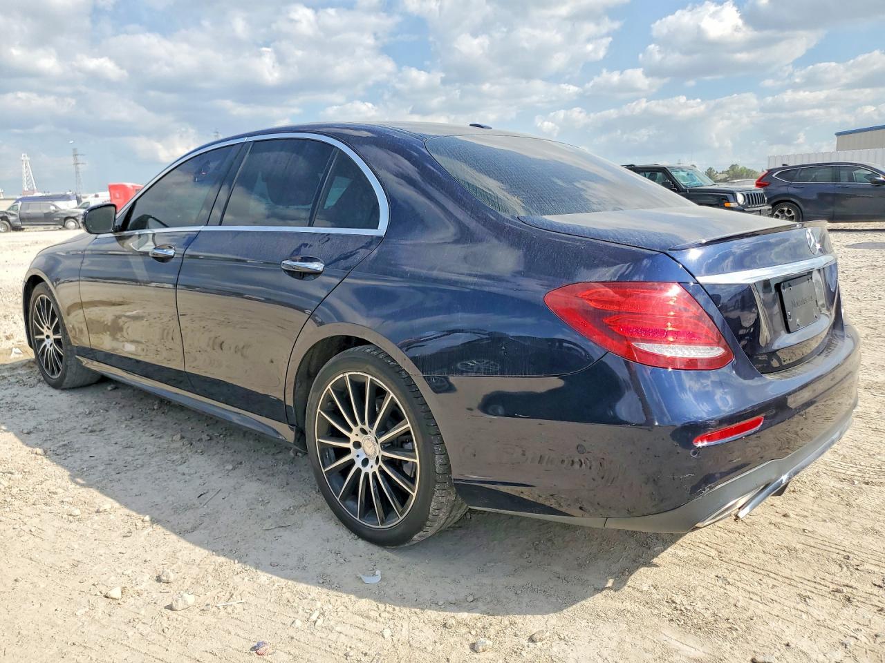 2017 MERCEDES-BENZ E 300 4MATIC — снимка 2