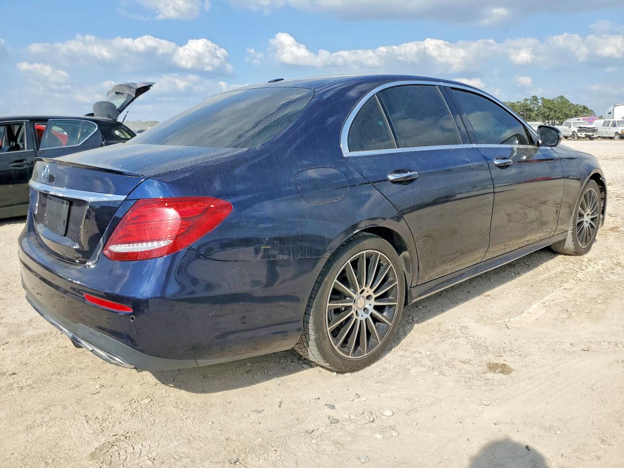 2017 MERCEDES-BENZ E 300 4MATIC — снимка 3
