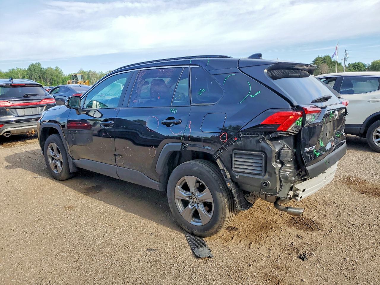 2024 TOYOTA RAV4 XLE — снимка 2