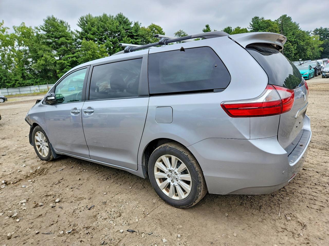 2015 TOYOTA SIENNA LIMITED PREMIUM 7-PASSENGER — снимка 2