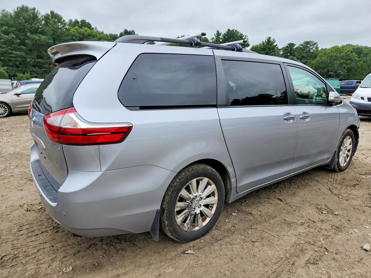 2015 TOYOTA SIENNA LIMITED PREMIUM 7-PASSENGER — снимка 3