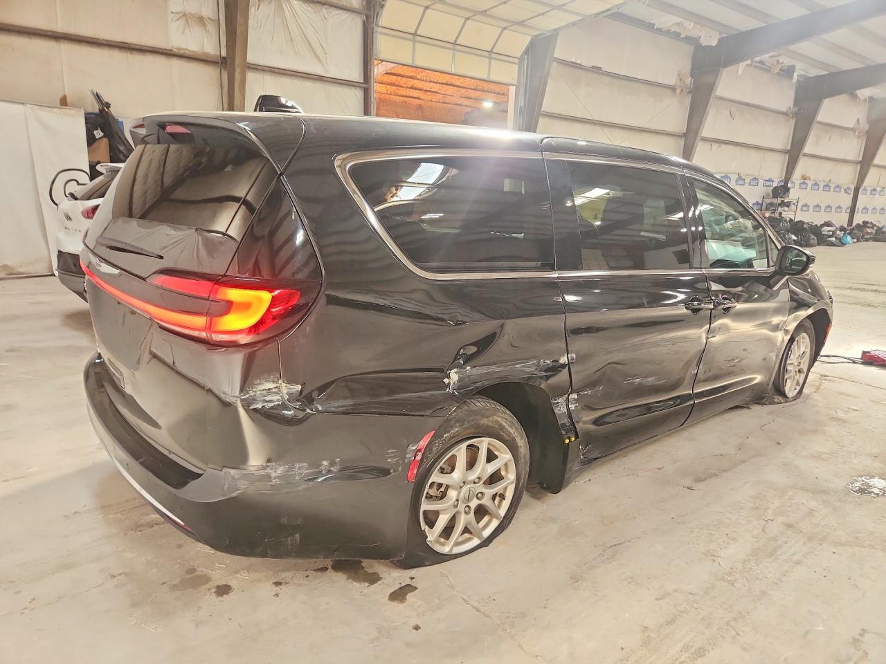 2023 CHRYSLER PACIFICA TOURING L — снимка 3