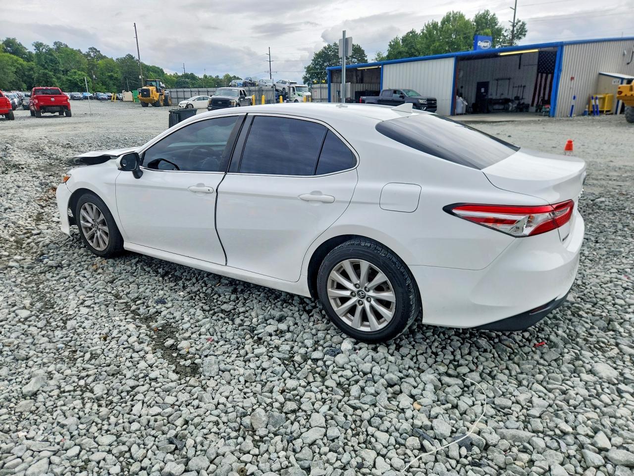 2020 TOYOTA CAMRY LE — снимка 2