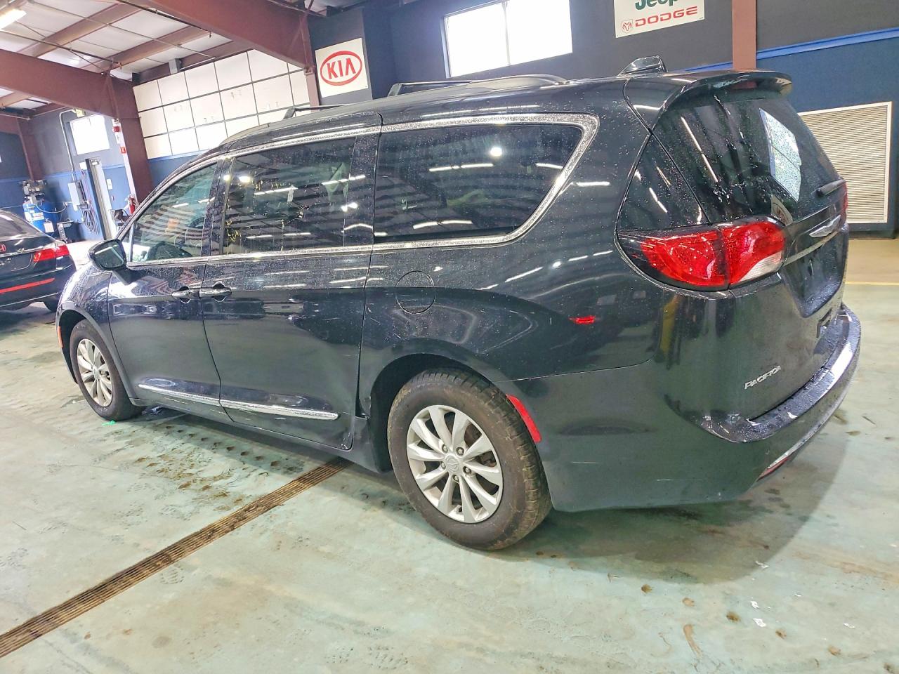 2017 CHRYSLER PACIFICA TOURING L — снимка 2
