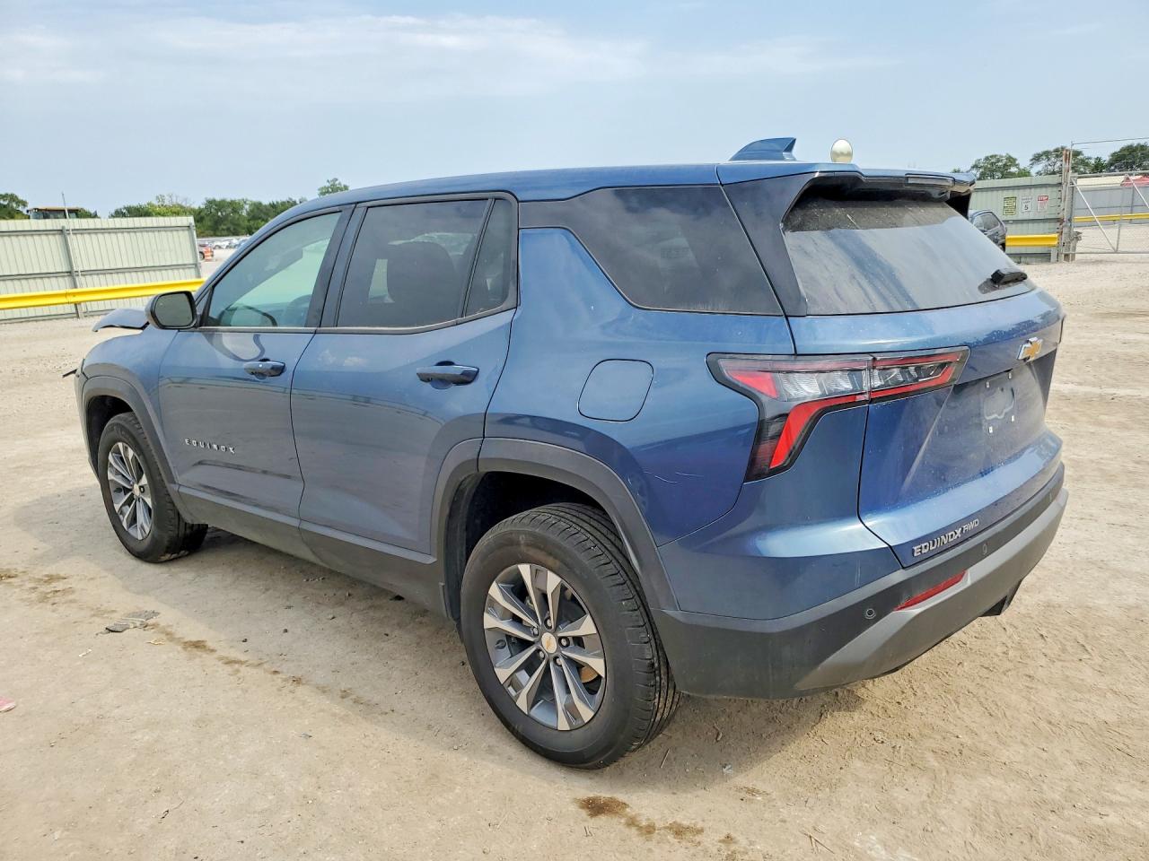 2026 CHEVROLET EQUINOX LT — снимка 2
