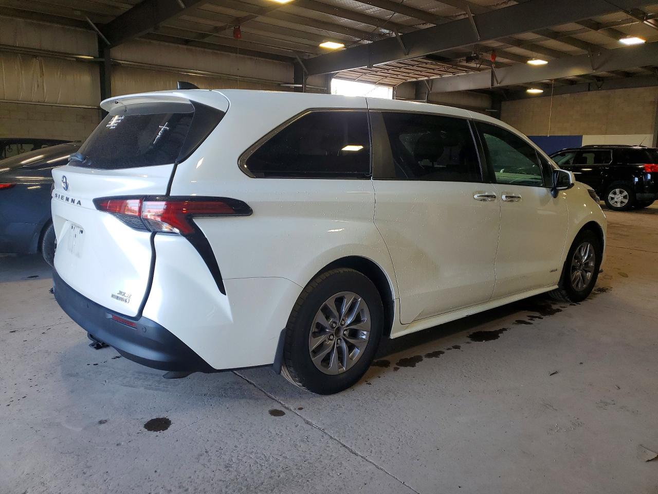 2021 TOYOTA SIENNA XLE — снимка 3