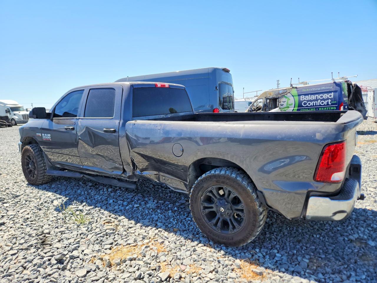 2015 RAM 3500 ST — снимка 2