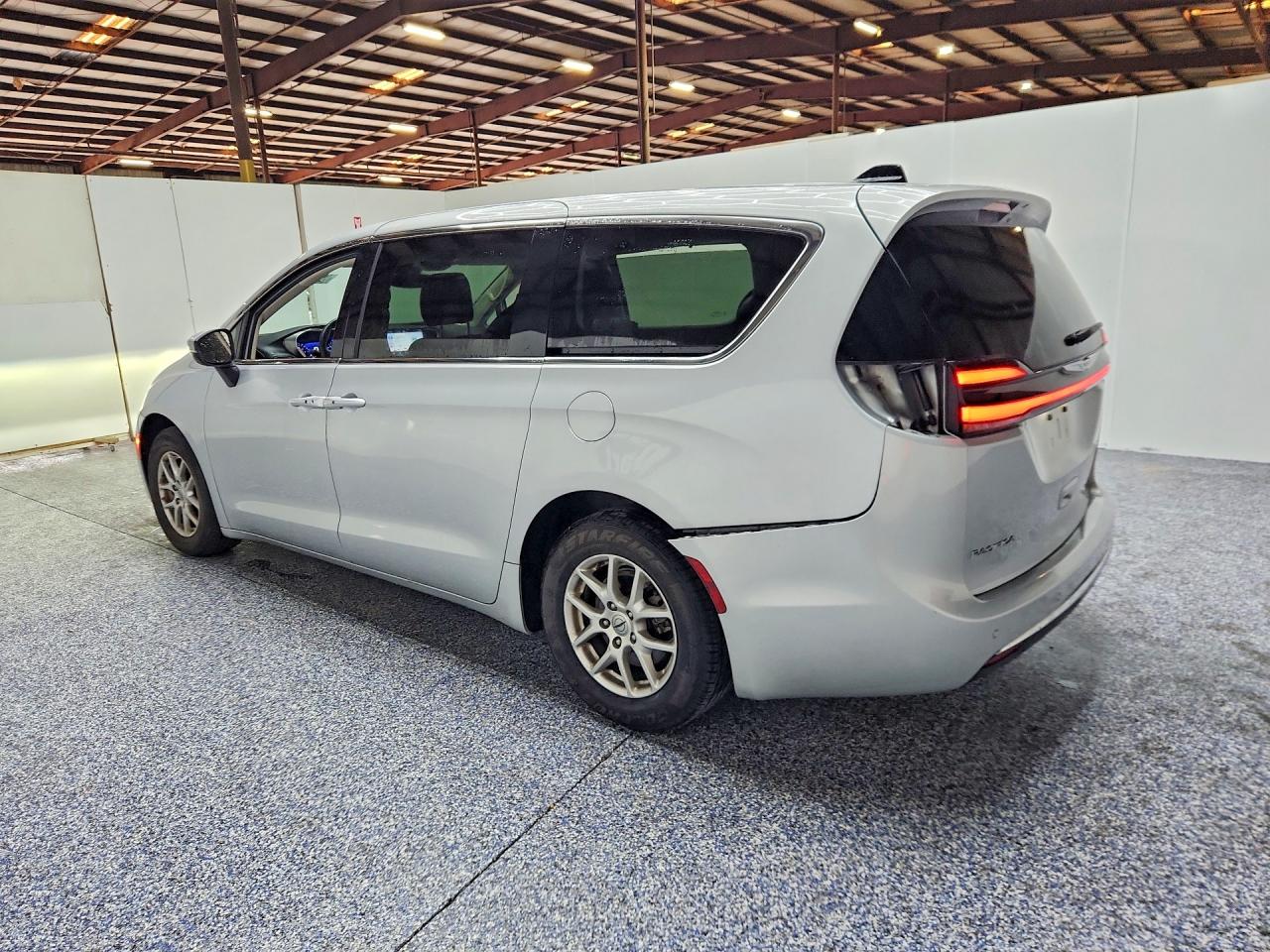 2023 CHRYSLER PACIFICA TOURING L — снимка 2