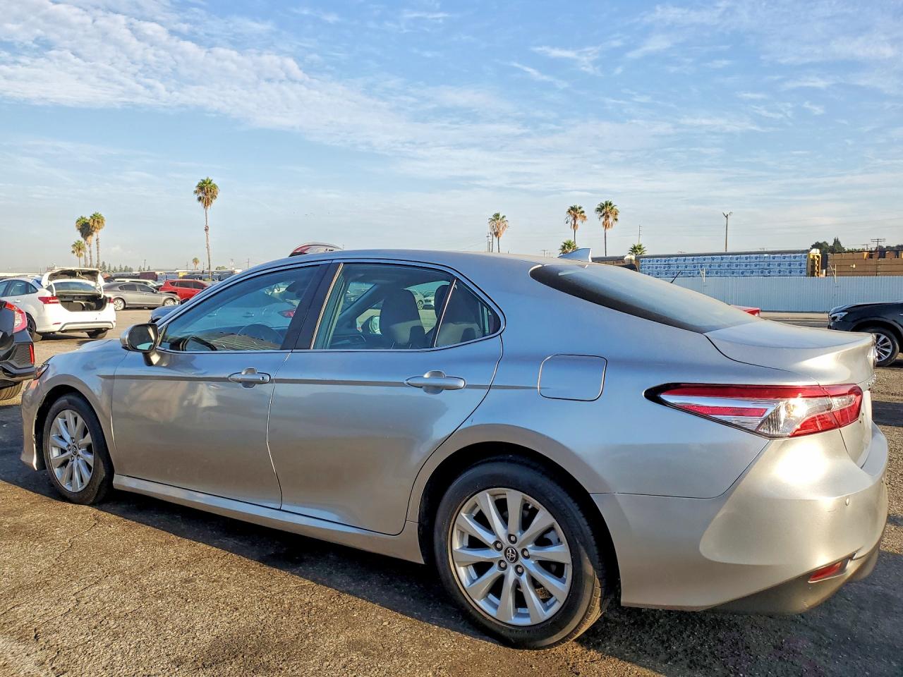 2019 TOYOTA CAMRY LE — снимка 2