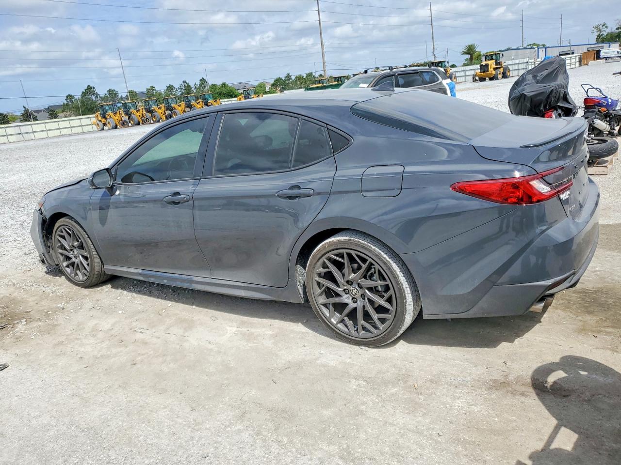 2025 TOYOTA CAMRY SE — снимка 2