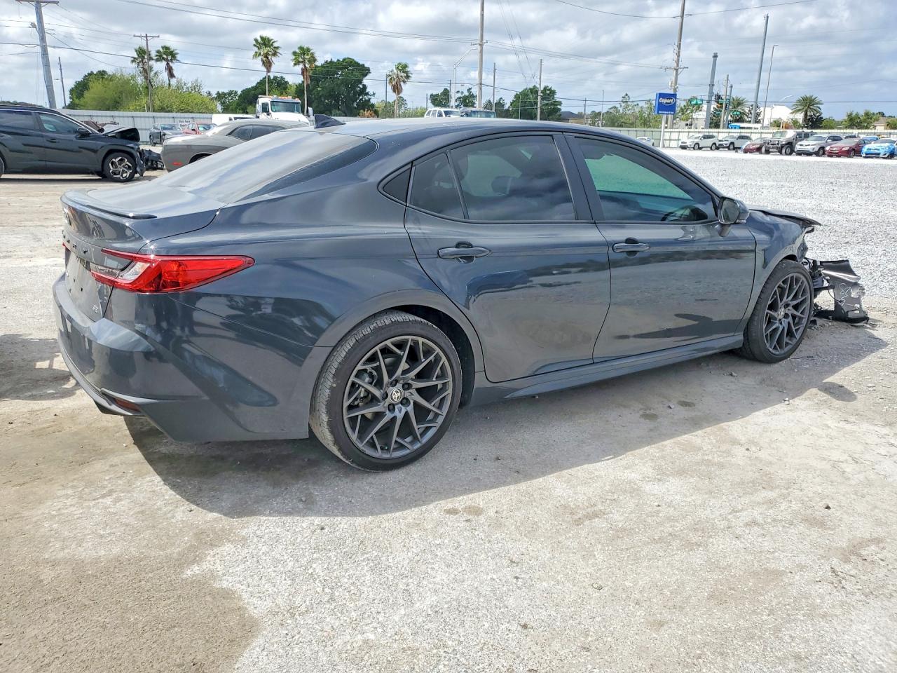 2025 TOYOTA CAMRY SE — снимка 3