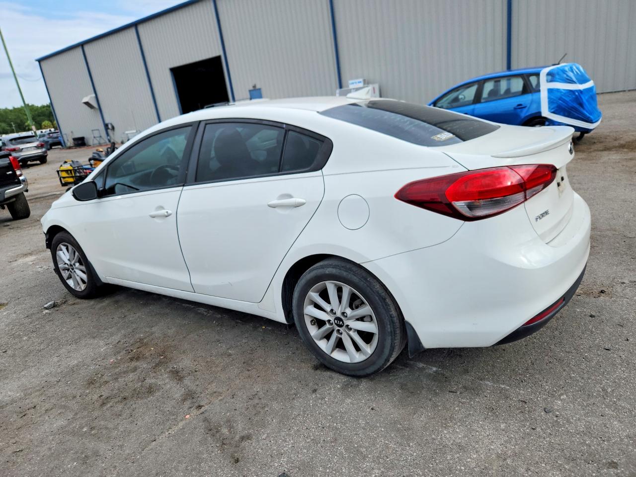 2017 KIA FORTE S — снимка 2