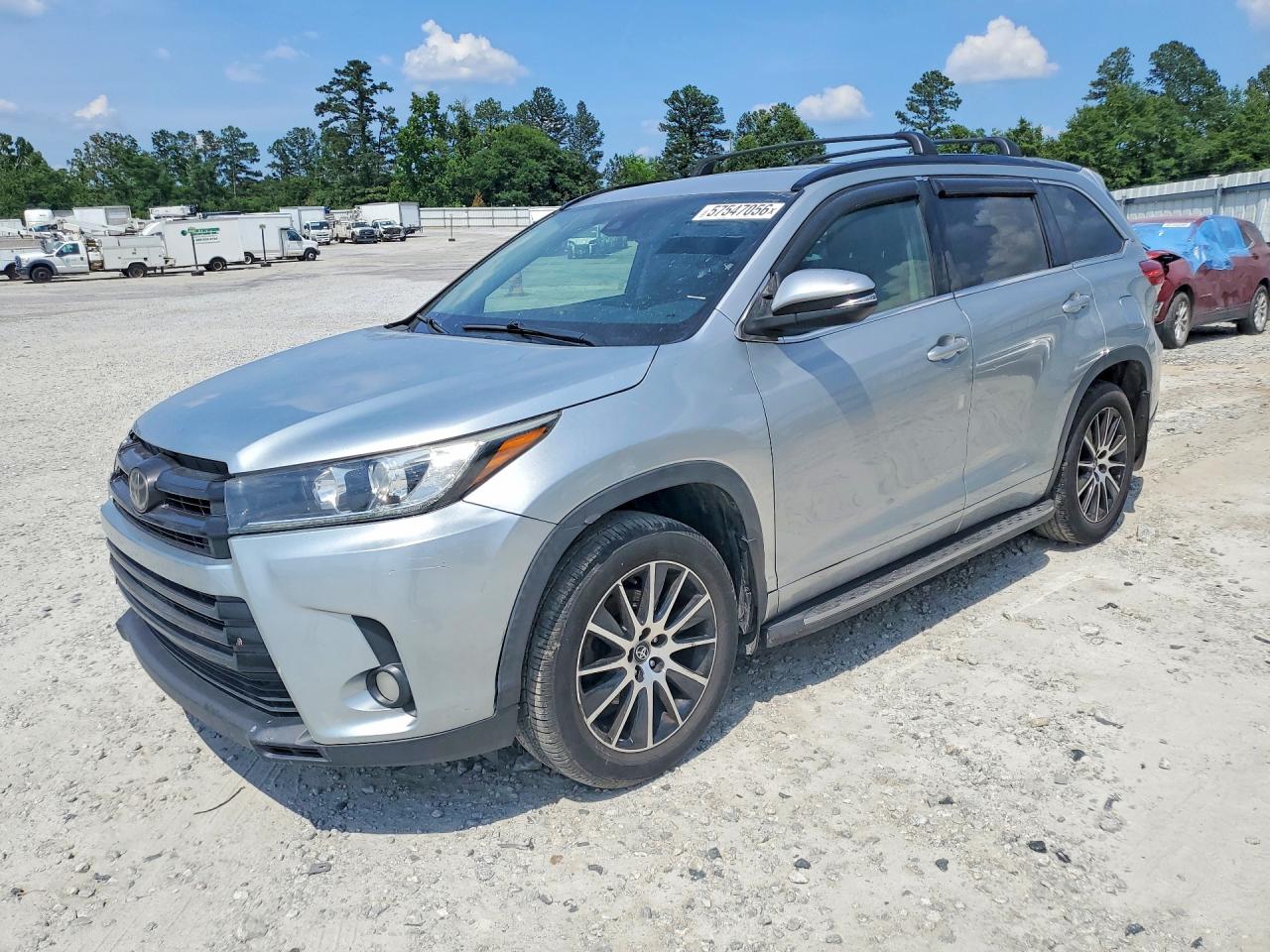 2017 TOYOTA HIGHLANDER SE
