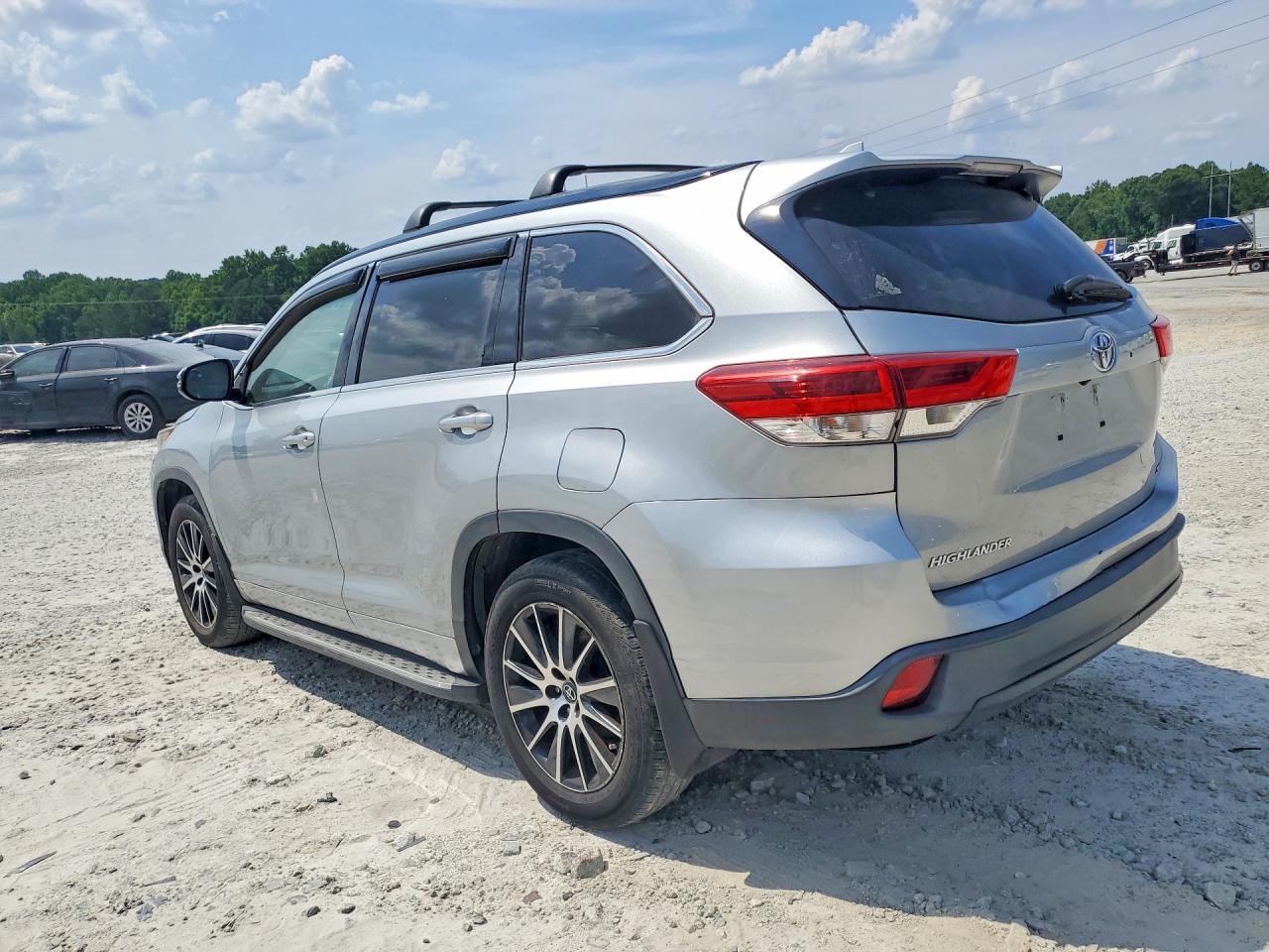 2017 TOYOTA HIGHLANDER SE — снимка 2