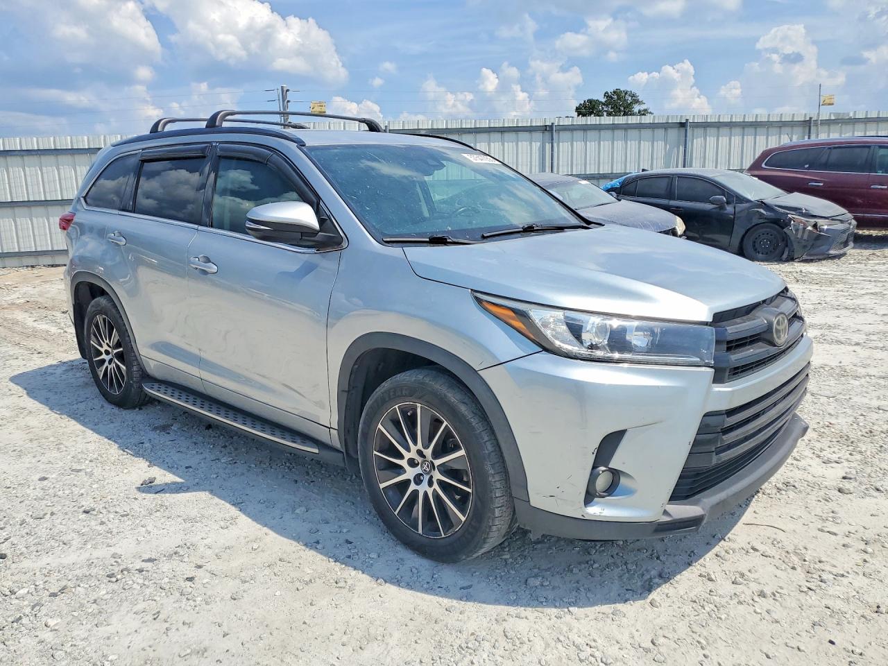 2017 TOYOTA HIGHLANDER SE — снимка 4