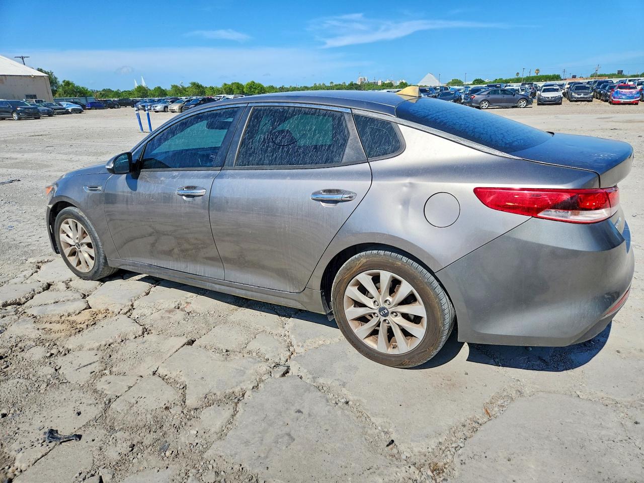 2017 KIA OPTIMA LX — снимка 2