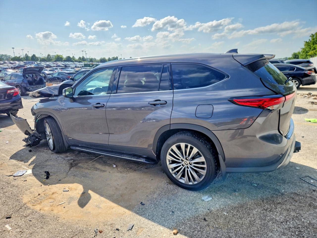 2022 TOYOTA HIGHLANDER HYBRID PLATINUM — снимка 2