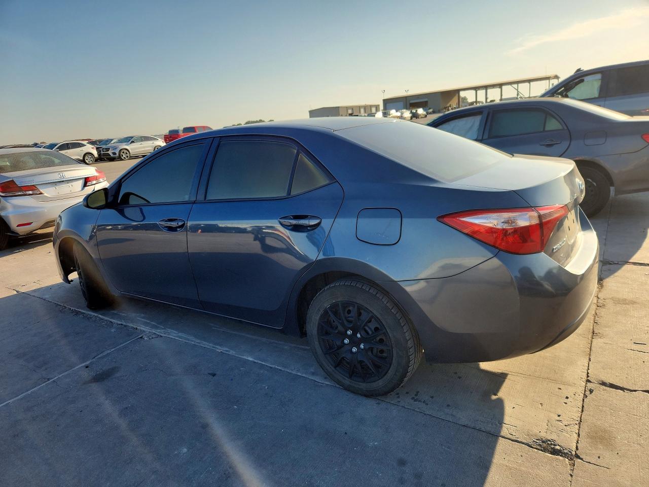 2017 TOYOTA COROLLA LE — снимка 2