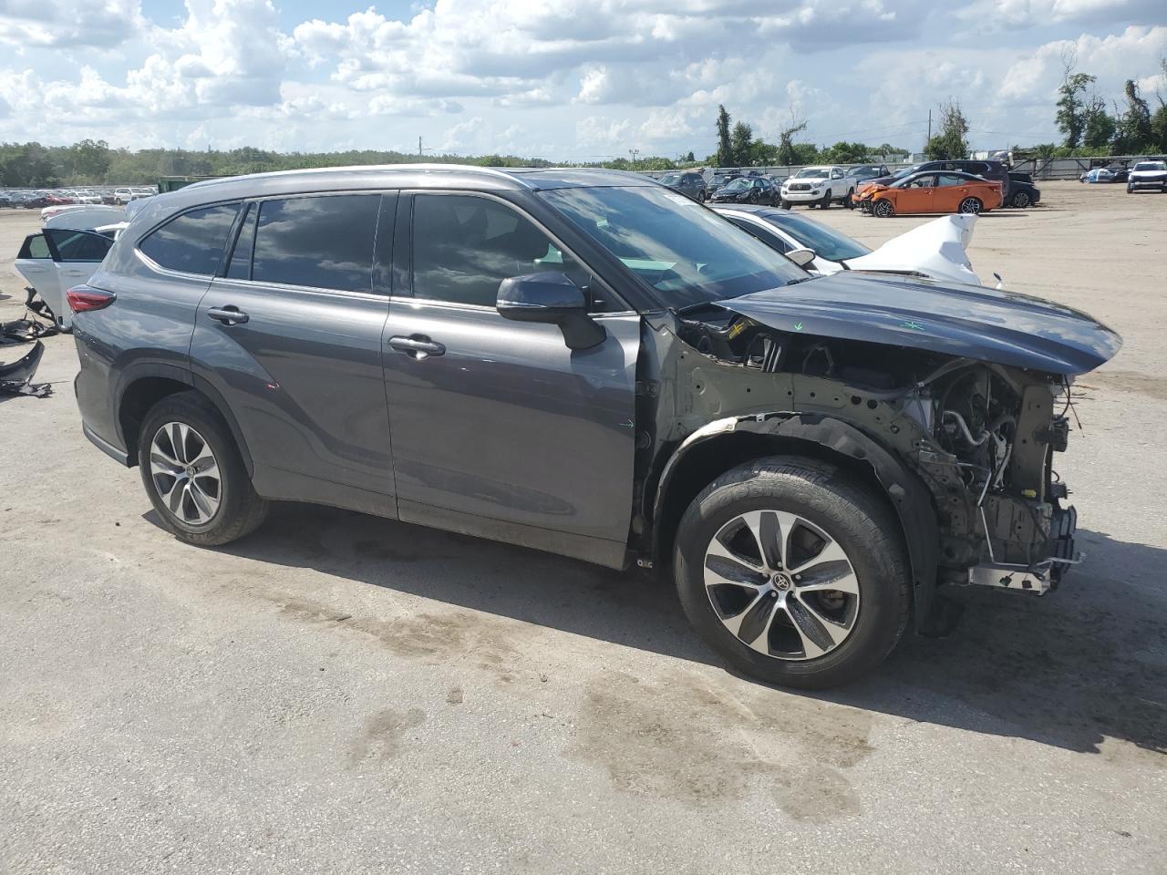 2021 TOYOTA HIGHLANDER XLE — снимка 4