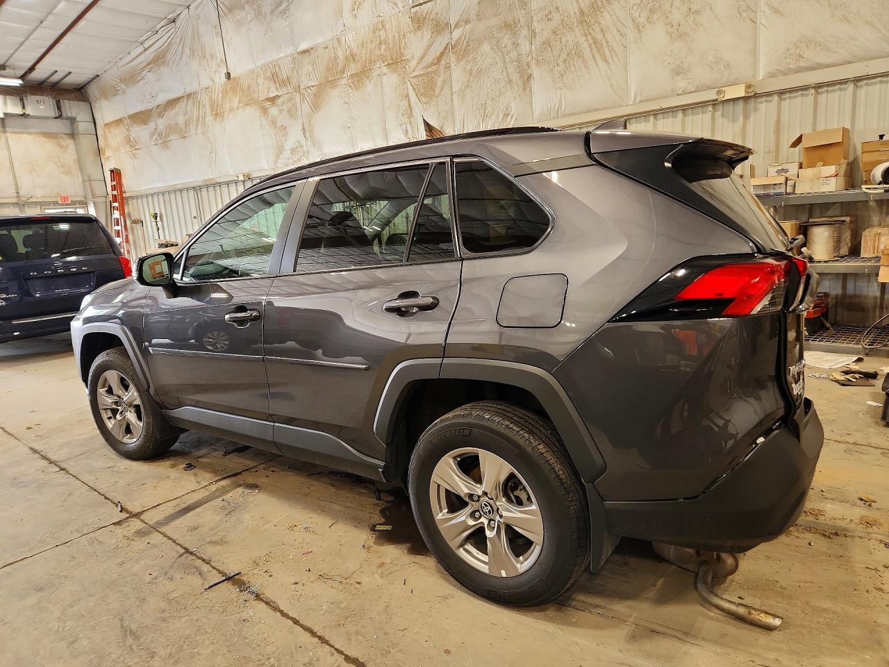 2023 TOYOTA RAV4 XLE — снимка 2