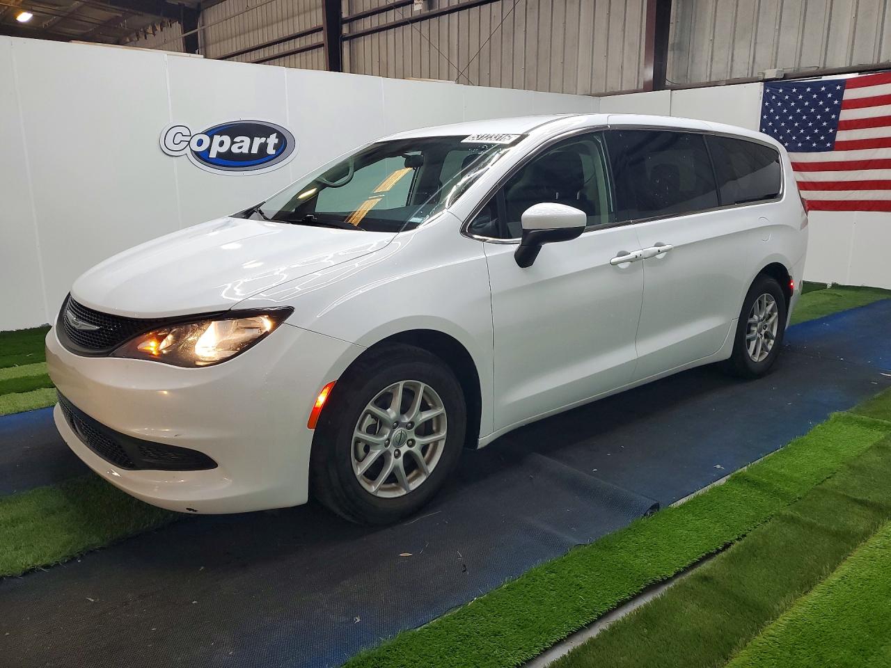 2022 CHRYSLER VOYAGER LX