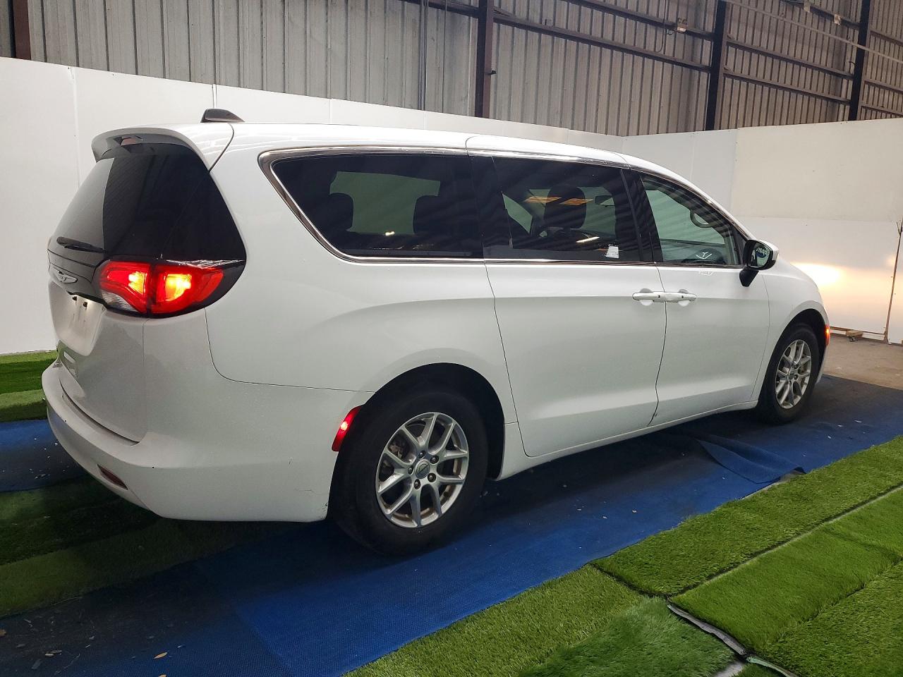 2022 CHRYSLER VOYAGER LX — снимка 3