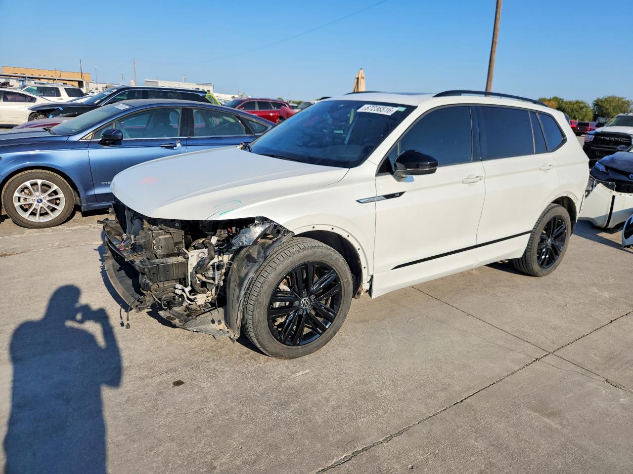 2022 VOLKSWAGEN TIGUAN SE R-LINE BLACK