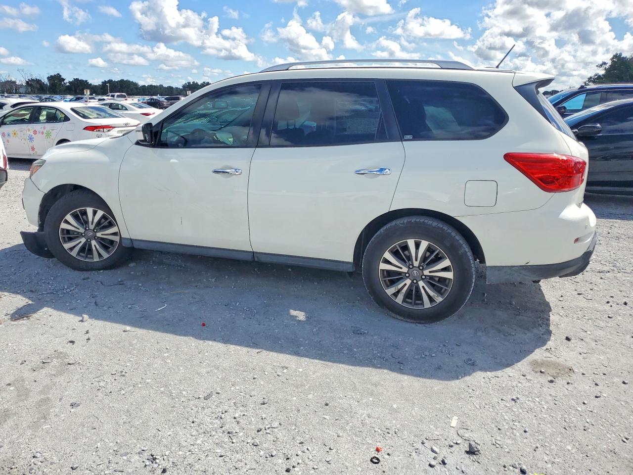 2017 NISSAN PATHFINDER SV — снимка 2