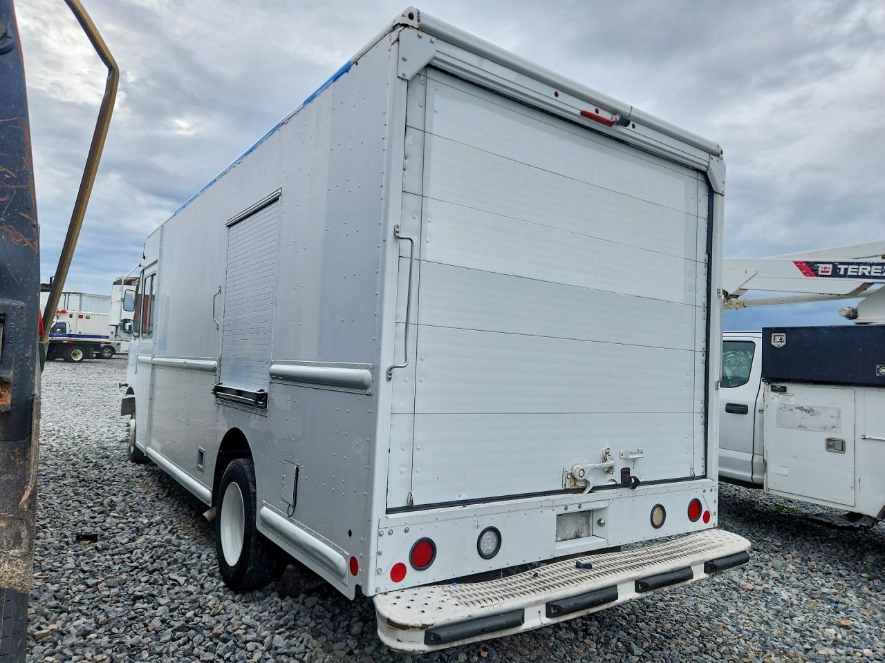 2013 FORD F59 — снимка 2
