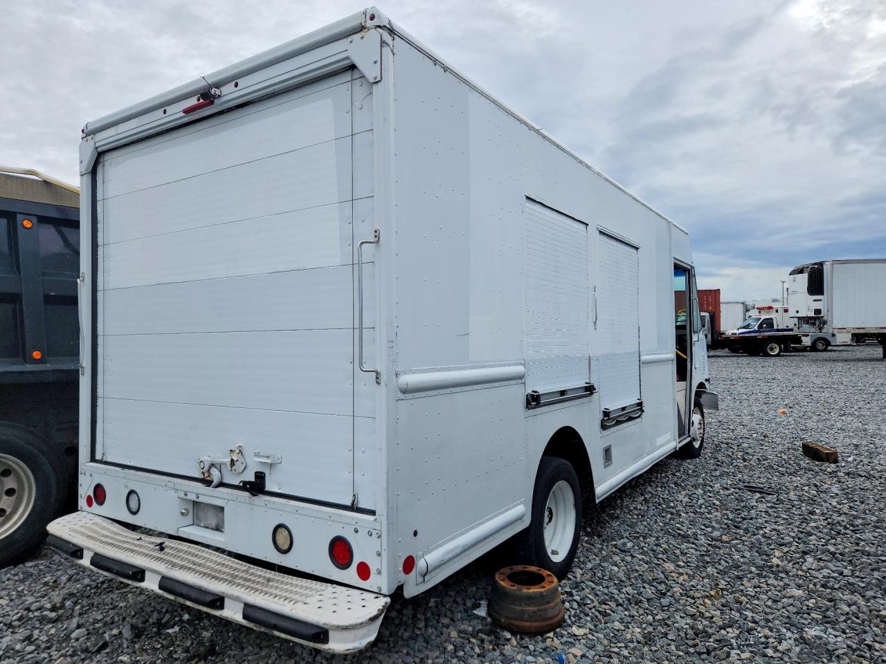 2013 FORD F59 — снимка 3