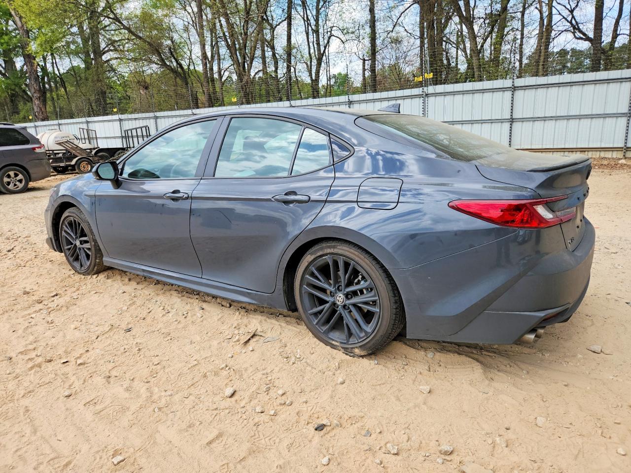 2025 TOYOTA CAMRY SE — снимка 2