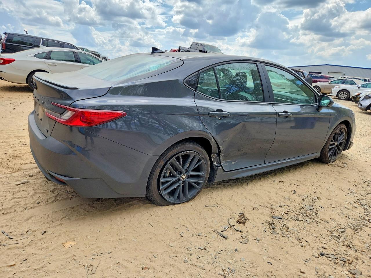 2025 TOYOTA CAMRY SE — снимка 3