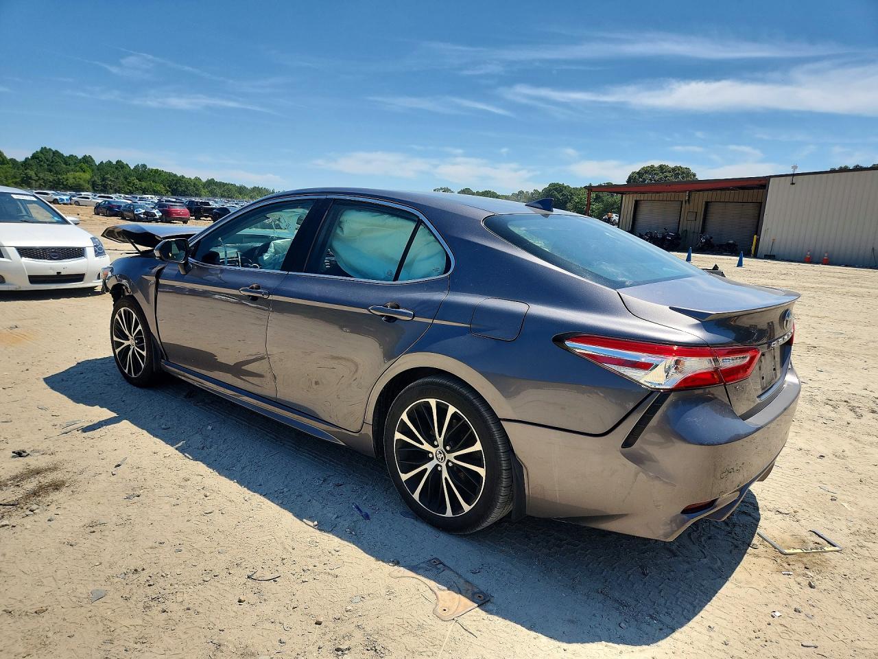 2020 TOYOTA CAMRY SE — снимка 2