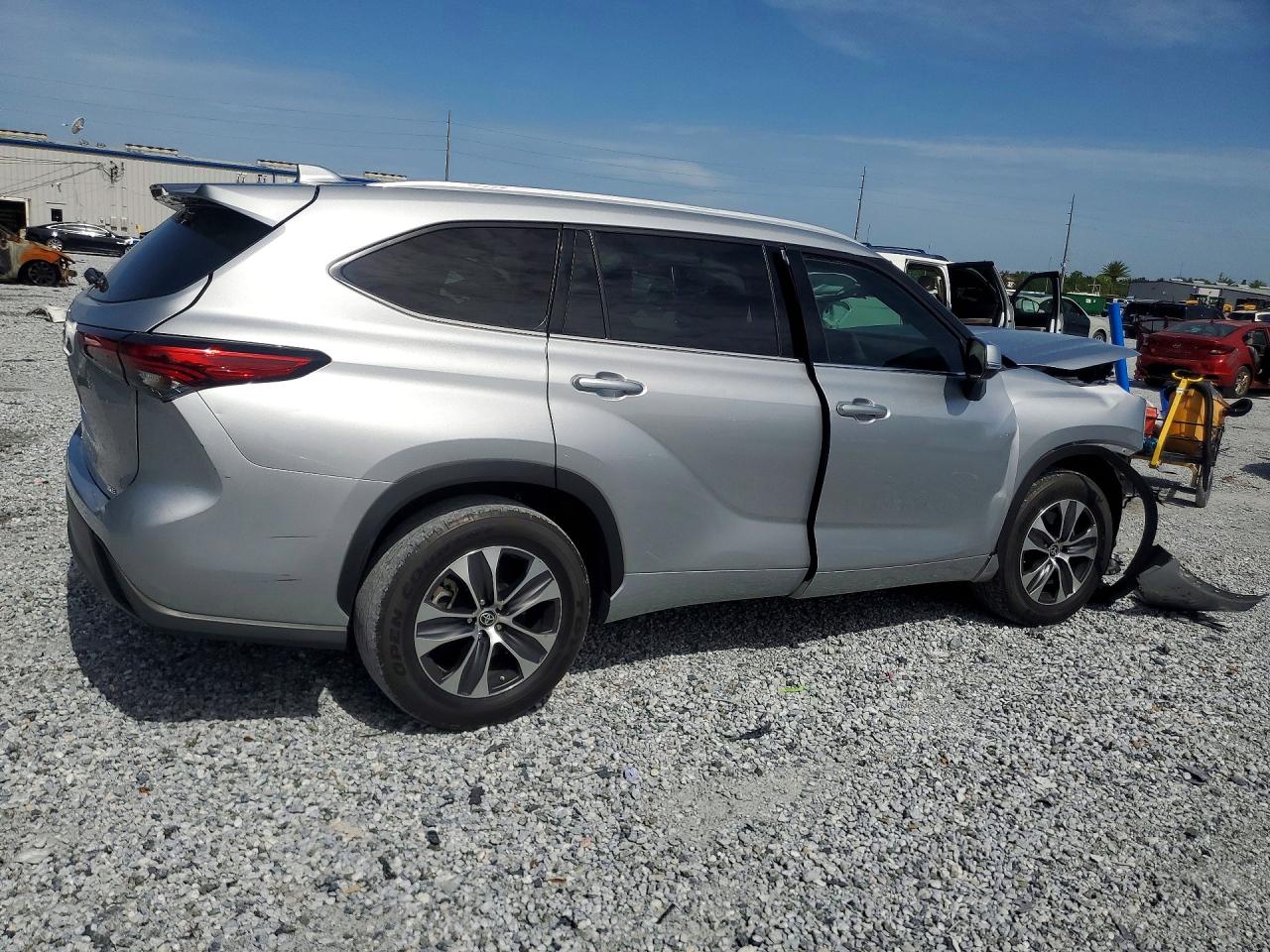 2022 TOYOTA HIGHLANDER XLE — снимка 3