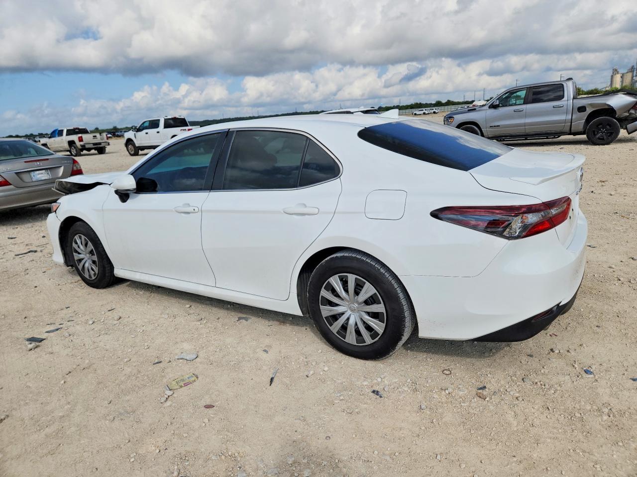 2022 TOYOTA CAMRY LE — снимка 2