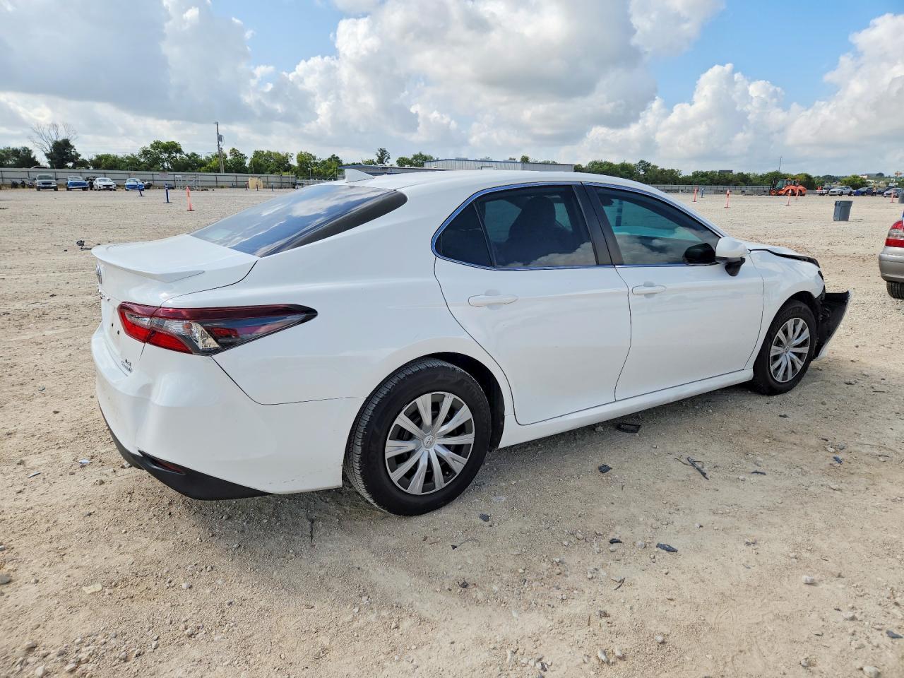 2022 TOYOTA CAMRY LE — снимка 3